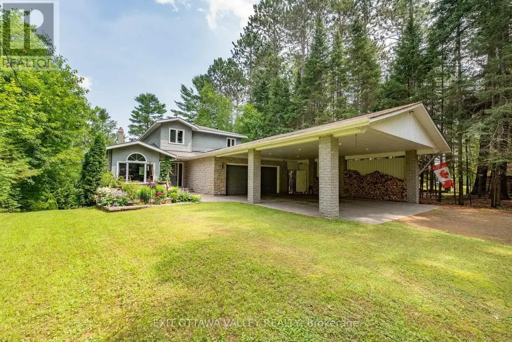 10 Ryans Camp Lane, Laurentian Hills